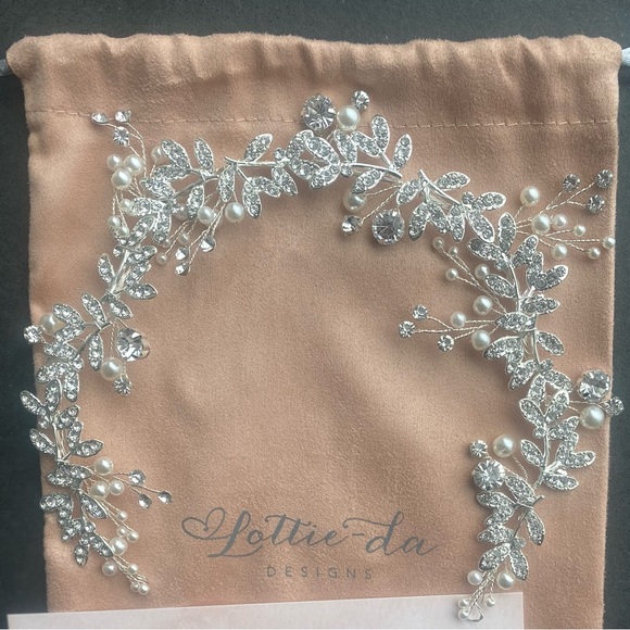 Boho Wedding Hair Accessory: Silver Bridal Hair Vine with Leaves Pearls Crystals - Picture 3 of 11